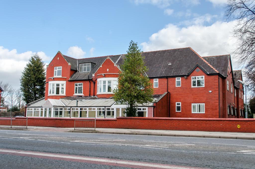 Trivelles Mayfair,Stockport Exterior foto